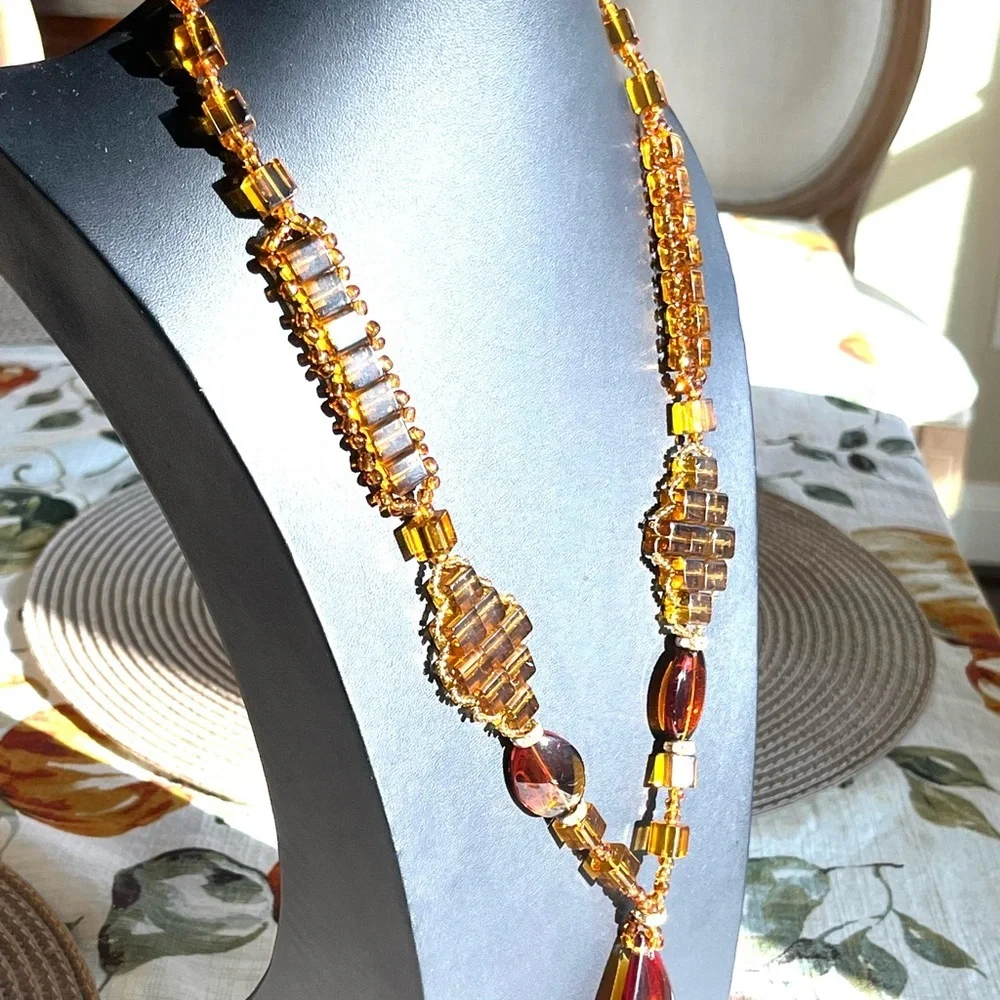 Estate Vtg Amber glass bead necklace with tear drop amber glass main pendant